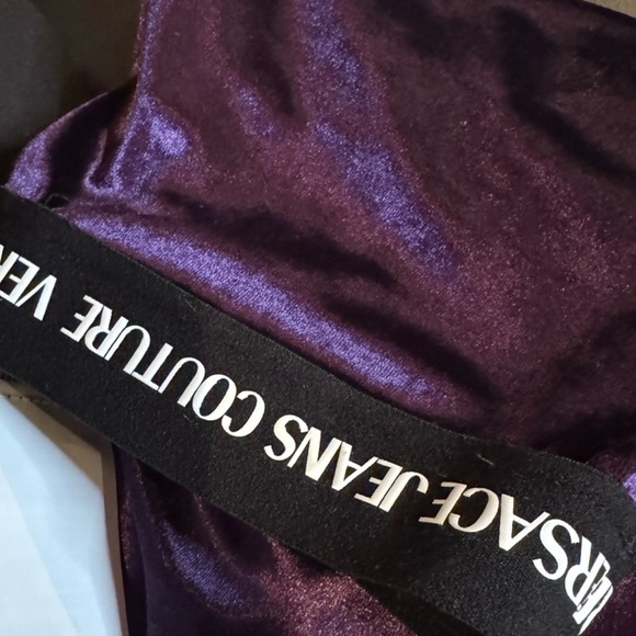 VERSACE JEANS COUTURE VELVET
STRETCH PANT, IT 40
$425 $1,000| Size: IT 40 - Picture 3 of 7